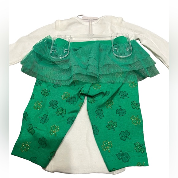 NWT🏷️ Carter’s St. Patrick’s Day “Kiss Me For Luck” Baby Girl’s 2 Piece Set, NB - Picture 3 of 3